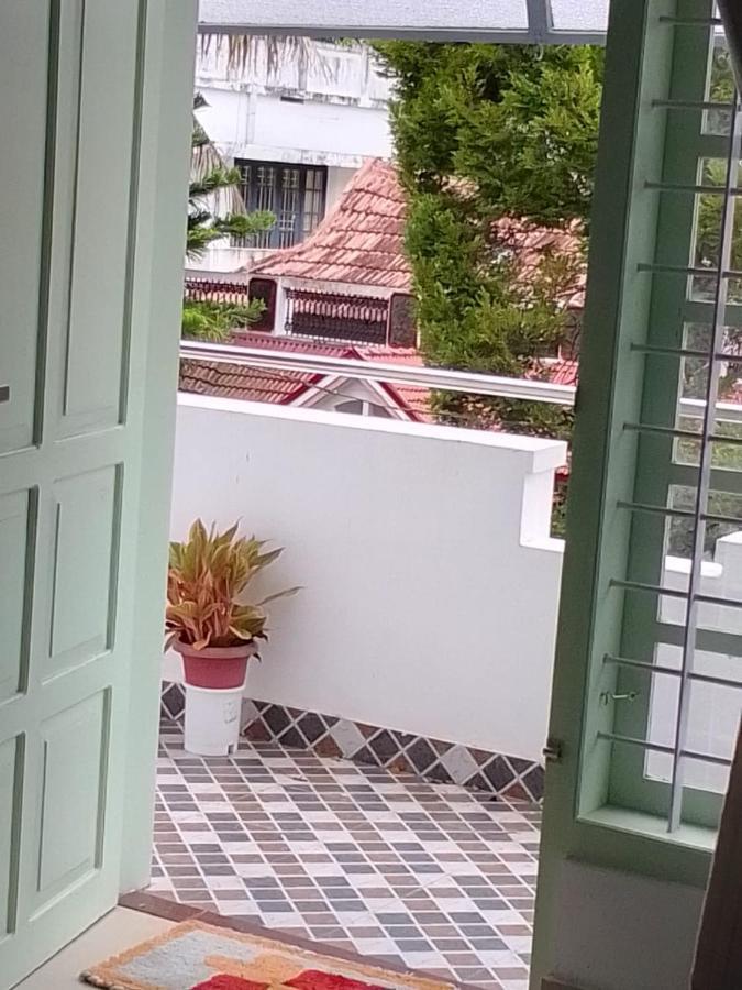 Joseys Homestay Kochi Buitenkant foto