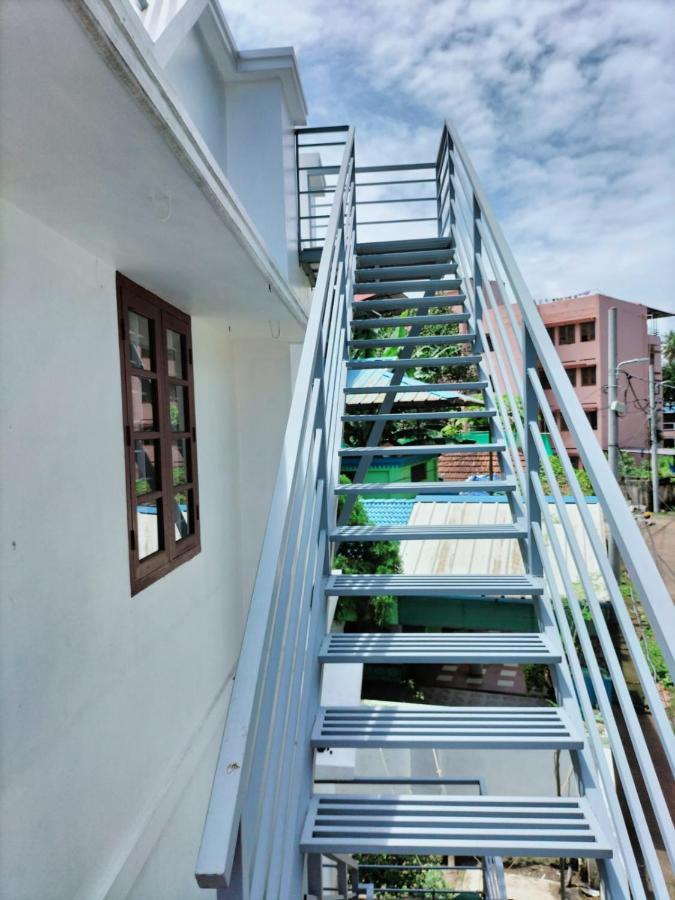 Joseys Homestay Kochi Buitenkant foto